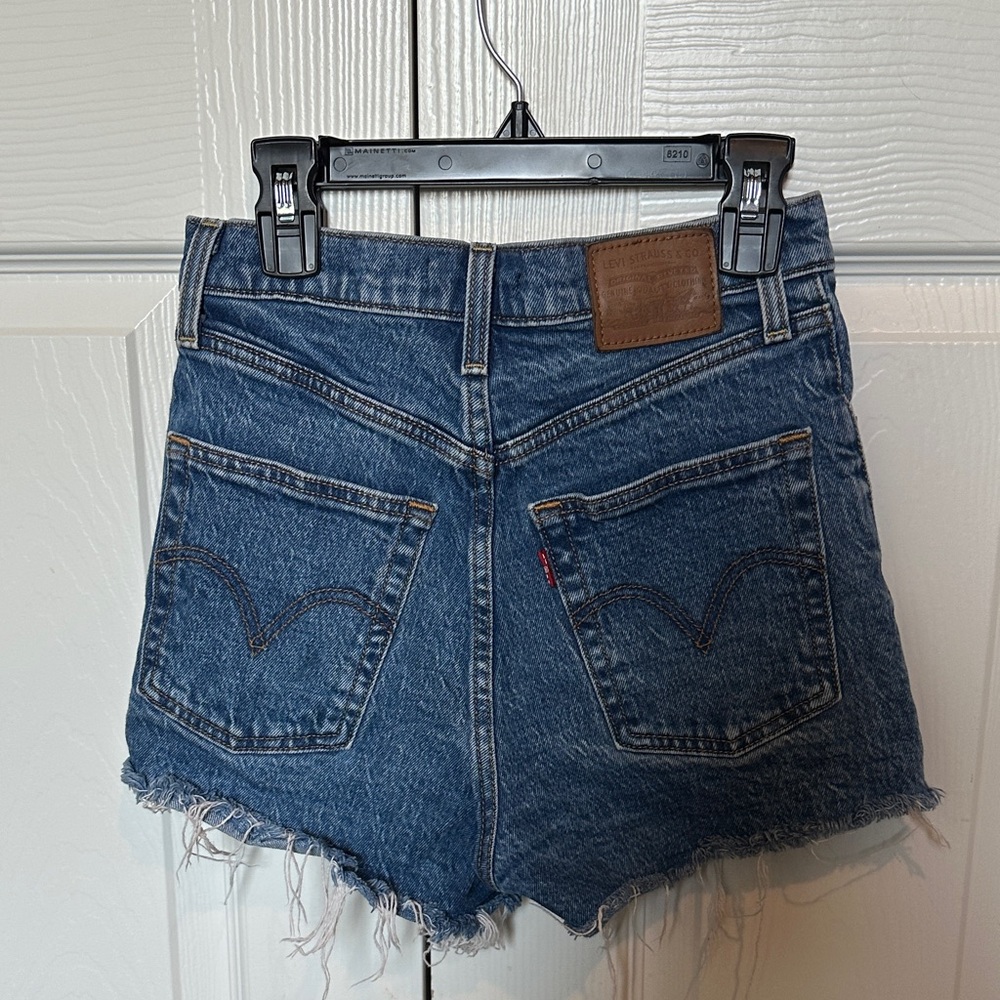 Levi’s Ribcage - Picture 2 of 3